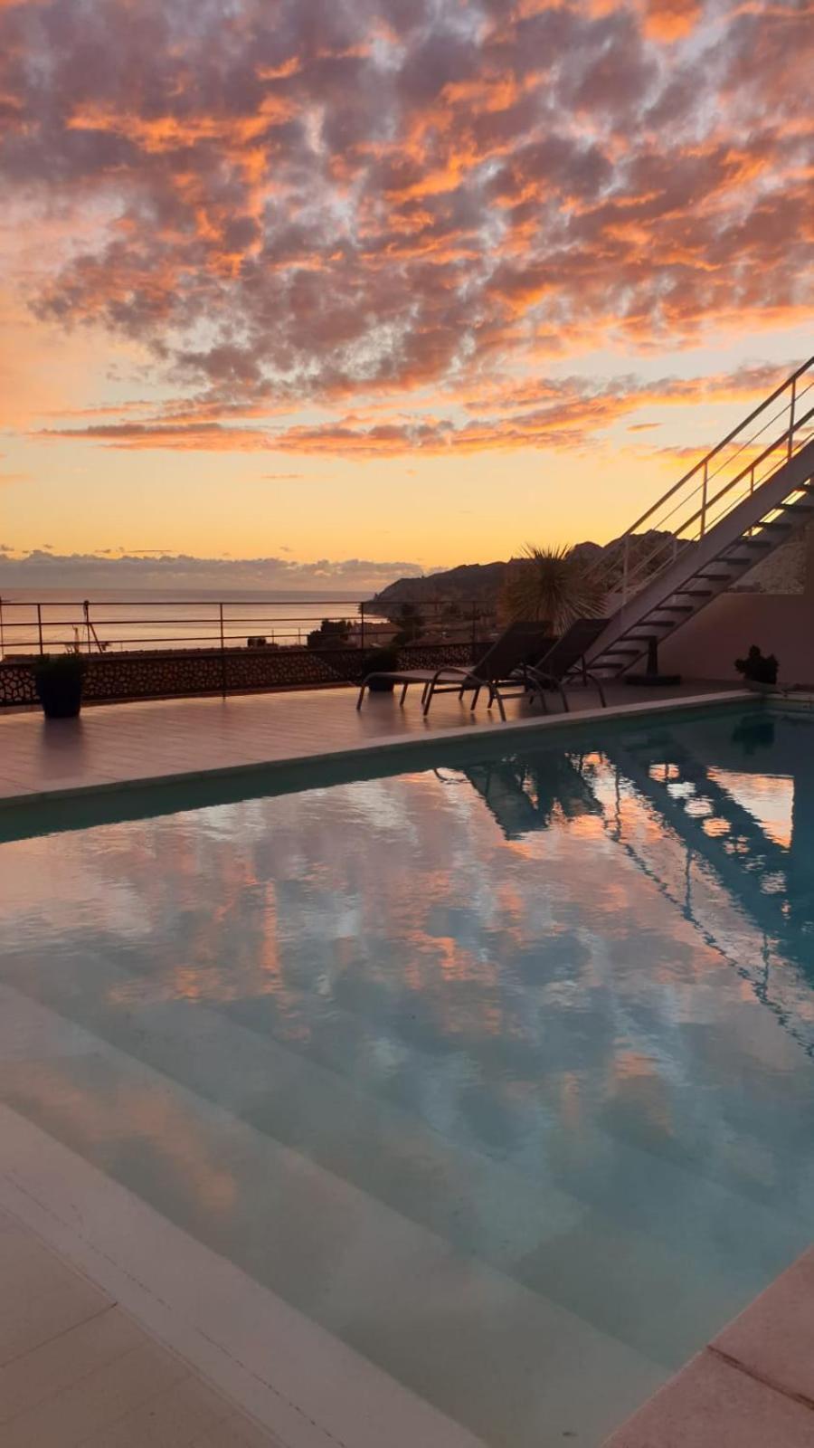 Les 3 Vue Piscine Affittacamere *